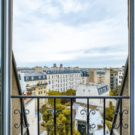 Charming - Eiffel Tower Paris
